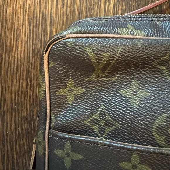 Louis Vuitton Vintage Danube with newer LV strap - Picture 9 of 16